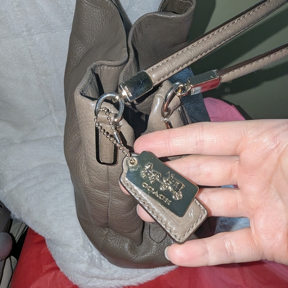 Coach Hobo Textured Leather Tan Hobo Bag w/ Gold Accents - Very Good Condition - Picture 10 of 16